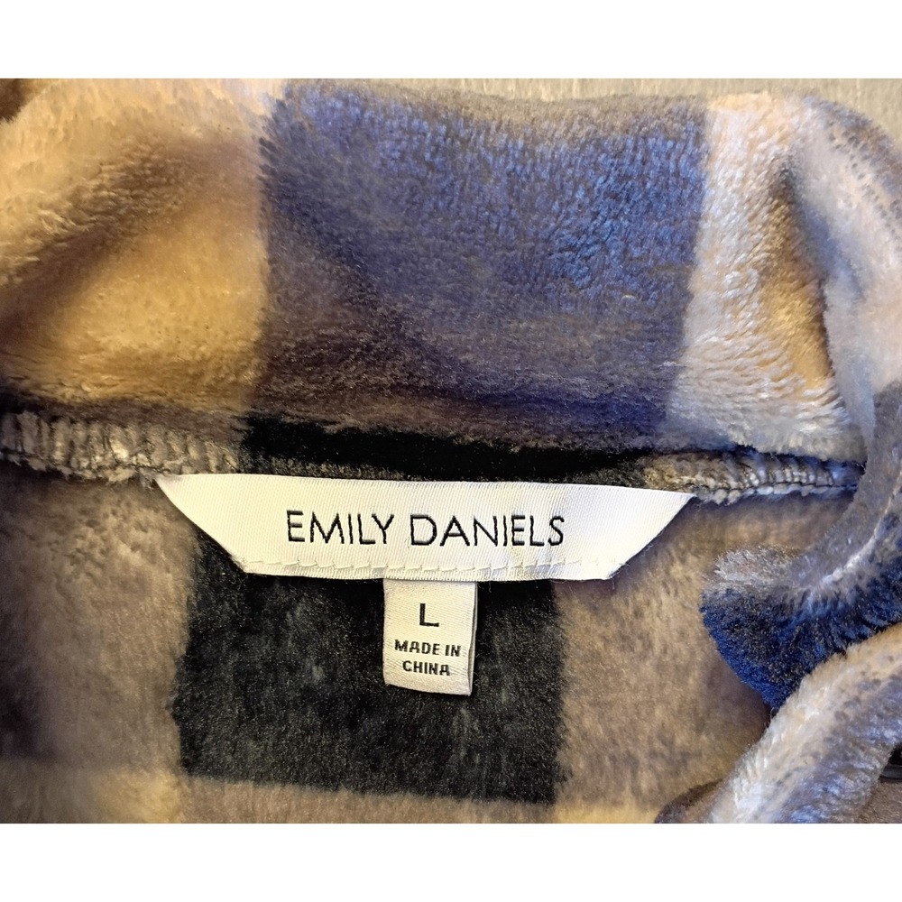 Emily Daniels Sz L Buffalo Plaid Checkerboard Minky Fleece Sweater Button Accent - Picture 4 of 11